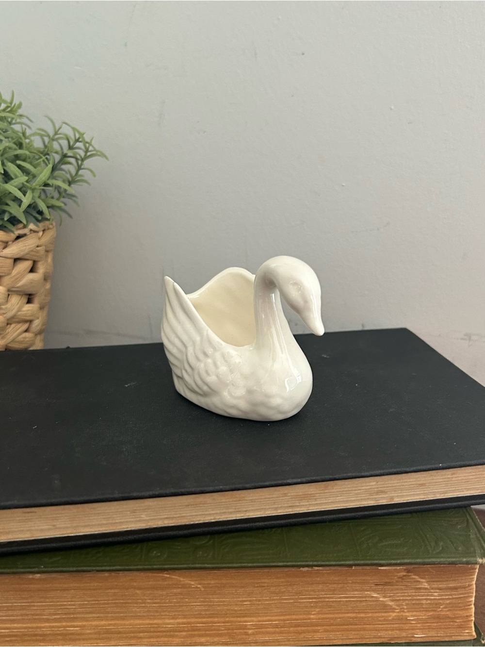 Ceramic kitsch Small White swan planter Tinket Dish vase